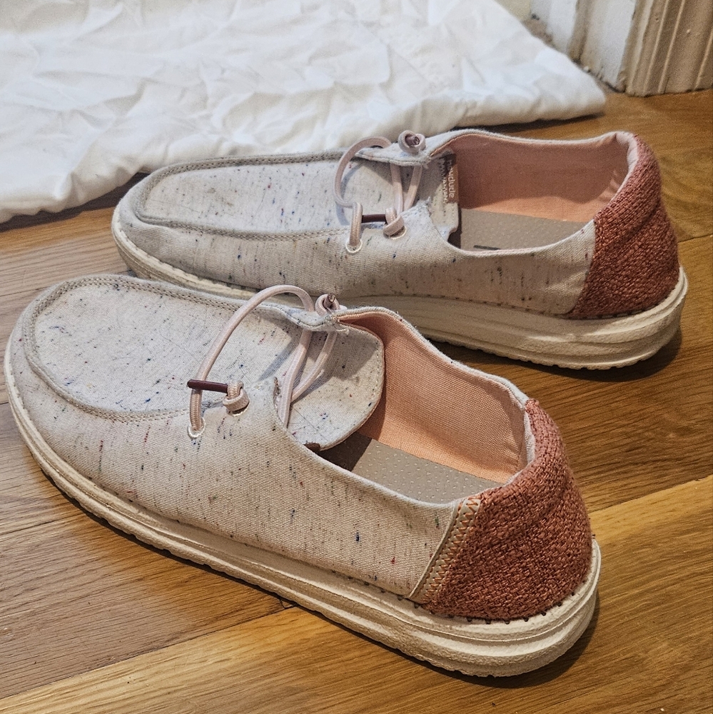 Hey Dudes Pink/Beige Size 9